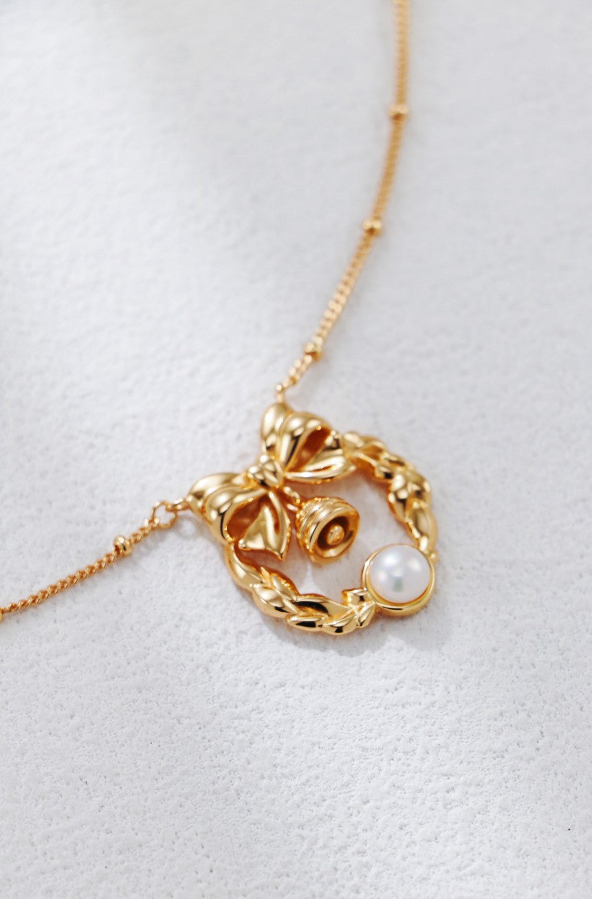 Christmas-themed Pearl Necklace