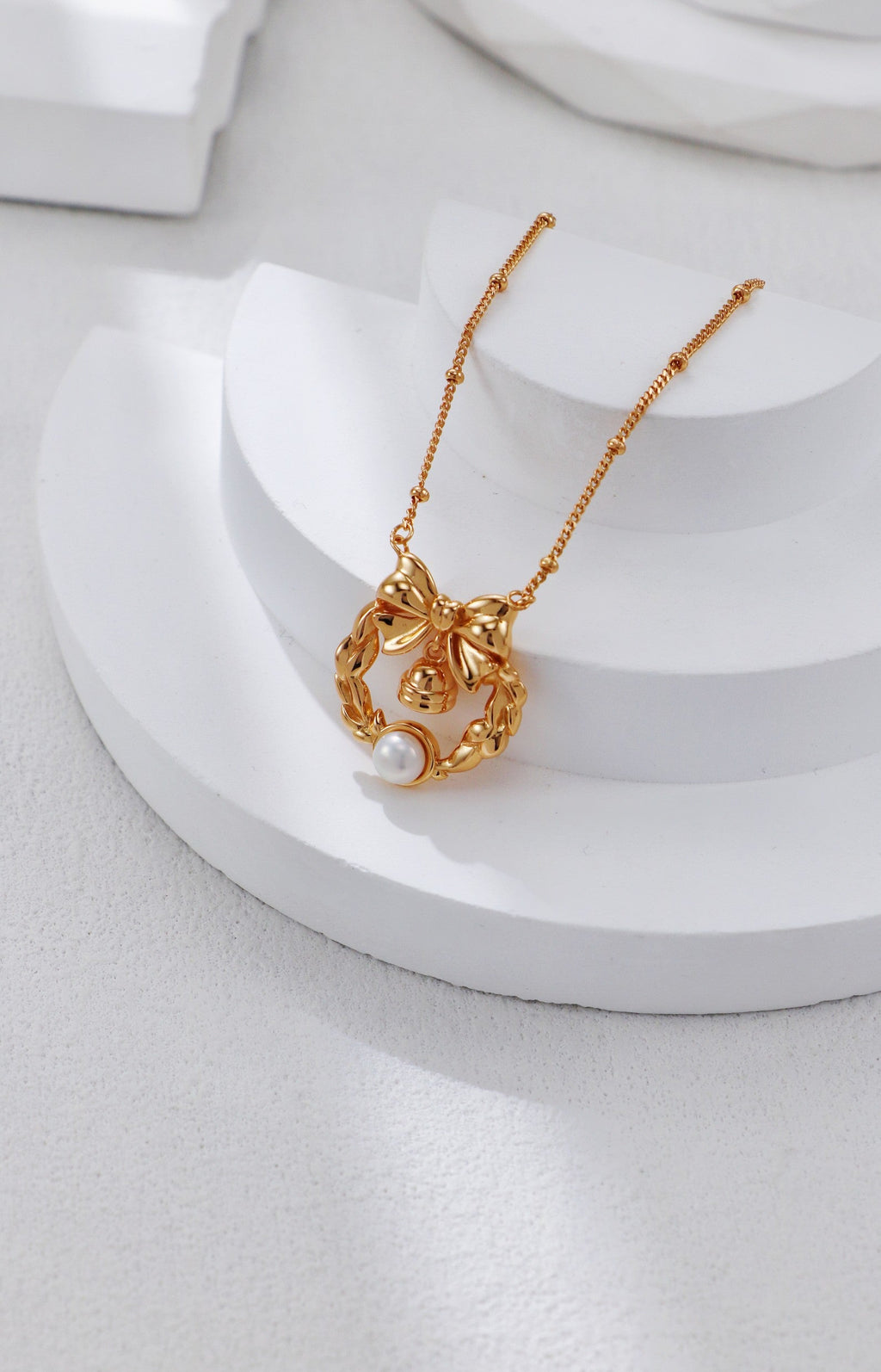 Christmas-themed Pearl Necklace